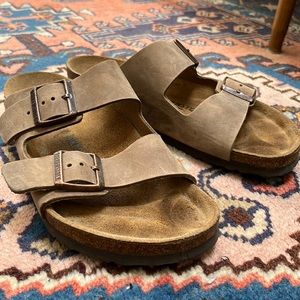 Birkenstocks Arizona Sandals Size 40, Tobacco Brown Leather